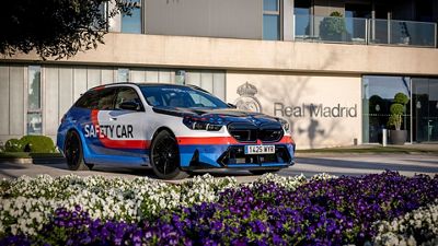 Acompaña al equipo en su llegada al Bernabéu para el derbi desde el Safety Car oficial de BMW